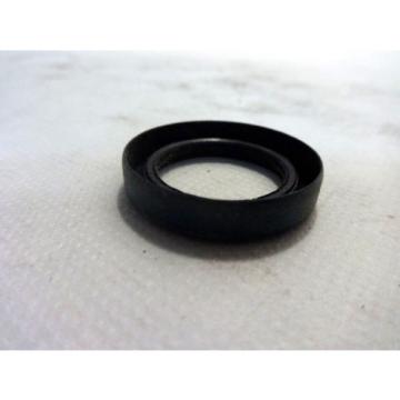 NEW IN BOX  LOT OF 2 CHICAGO RAWHIDE 9520 OIL SEAL